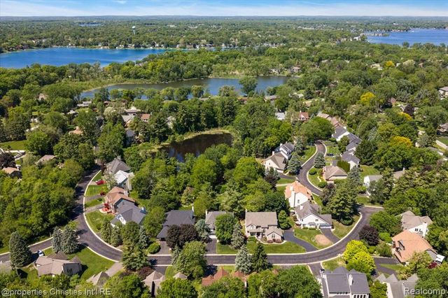 2685 Elizabeth Lane, West Bloomfield, MI 48324