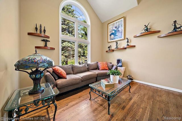 2685 Elizabeth Lane, West Bloomfield, MI 48324