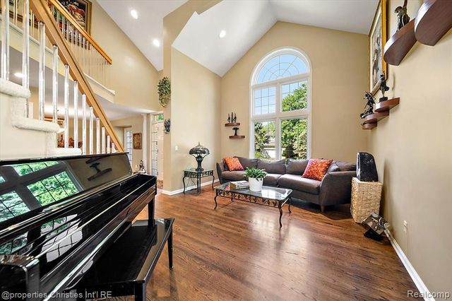 2685 Elizabeth Lane, West Bloomfield, MI 48324