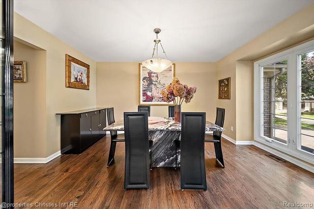 2685 Elizabeth Lane, West Bloomfield, MI 48324