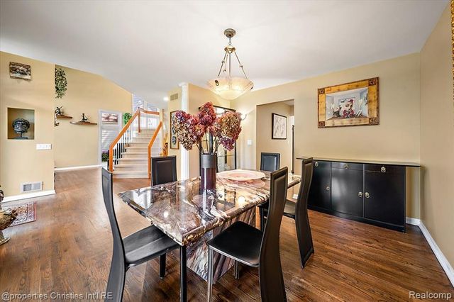 2685 Elizabeth Lane, West Bloomfield, MI 48324