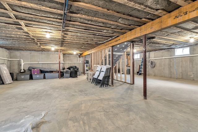 17 Josiah Path, Falmouth, MA 02540