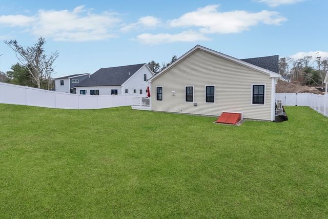 17 Josiah Path, Falmouth, MA 02540