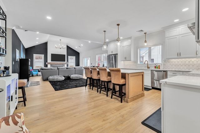 17 Josiah Path, Falmouth, MA 02540