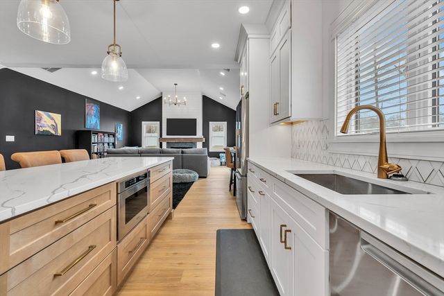 17 Josiah Path, Falmouth, MA 02540