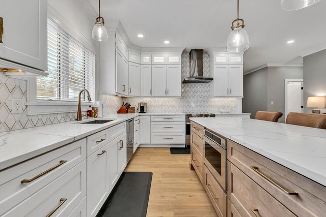 17 Josiah Path, Falmouth, MA 02540