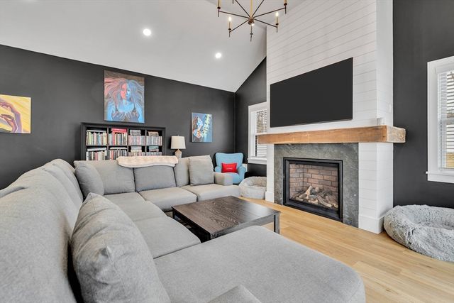 17 Josiah Path, Falmouth, MA 02540