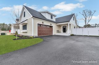 17 Josiah Path, Falmouth, MA 02540