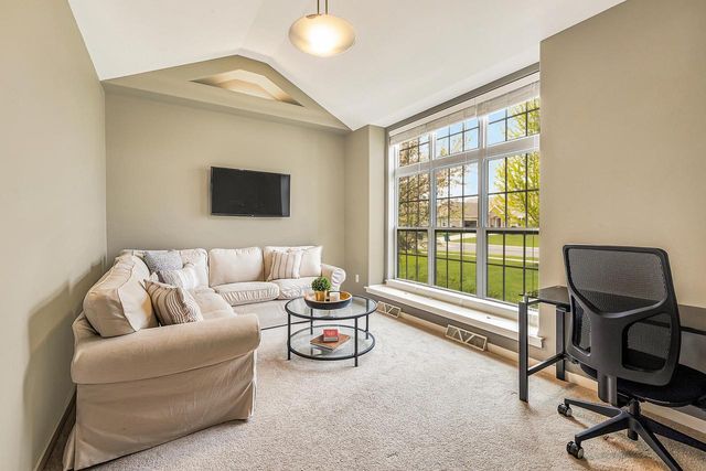 W193N5790 Canary DRIVE, Menomonee Falls, WI 53051