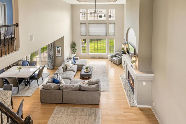 W193N5790 Canary DRIVE, Menomonee Falls, WI 53051