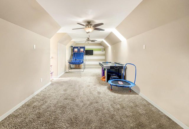 W193N5790 Canary DRIVE, Menomonee Falls, WI 53051
