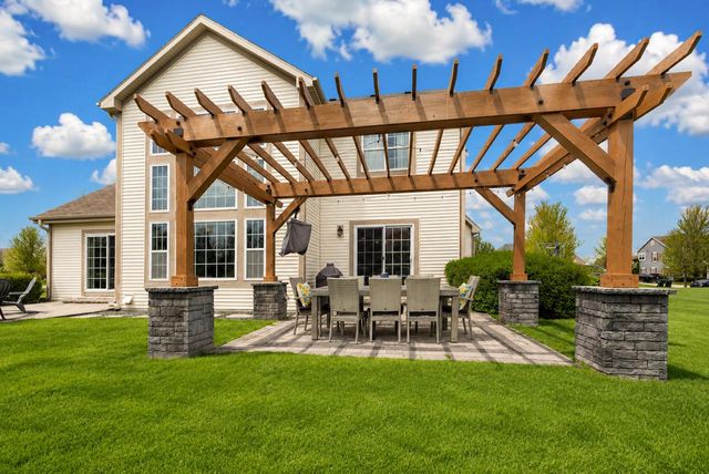 W193N5790 Canary DRIVE, Menomonee Falls, WI 53051