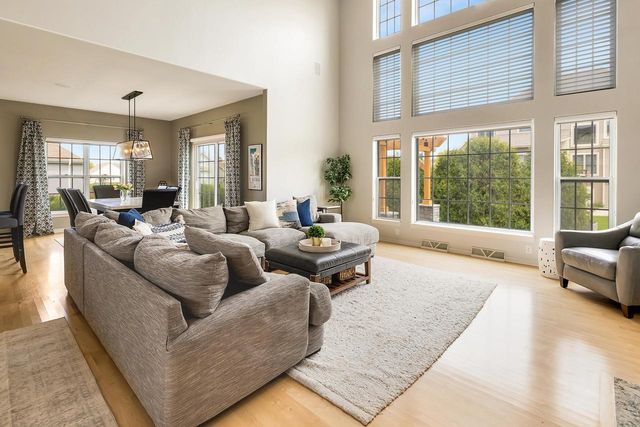 W193N5790 Canary DRIVE, Menomonee Falls, WI 53051
