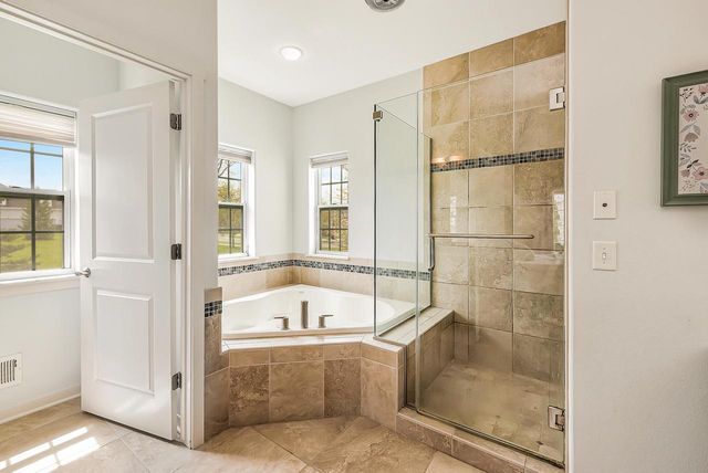 W193N5790 Canary DRIVE, Menomonee Falls, WI 53051