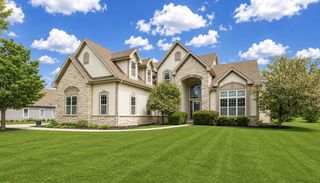 W193N5790 Canary DRIVE, Menomonee Falls, WI 53051