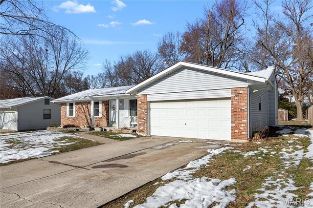 18 Kenworth Drive, St Peters, MO 63376