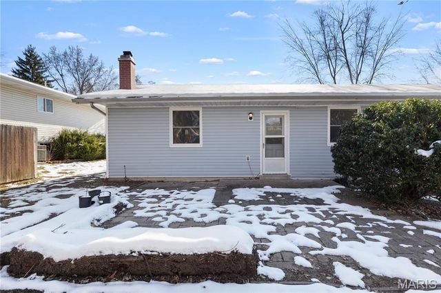 18 Kenworth Drive, St Peters, MO 63376