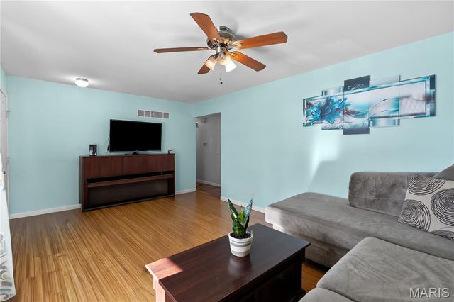 18 Kenworth Drive, St Peters, MO 63376