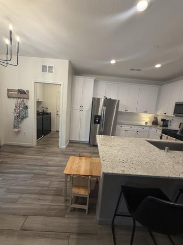 2454 Hudson, Kingsburg, CA 93631