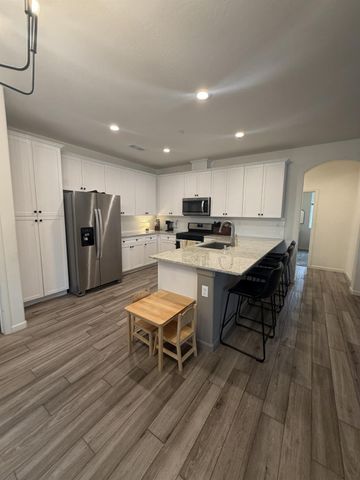 2454 Hudson, Kingsburg, CA 93631