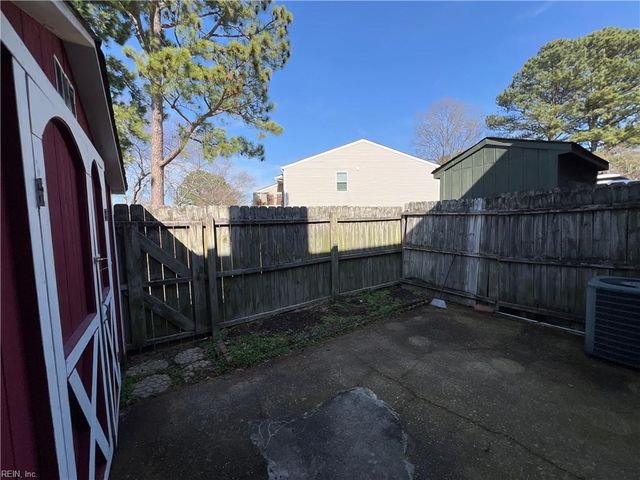 4058 Thomas Jefferson DR, Virginia Beach, VA 23452