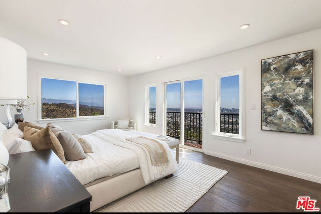 8300 Grand View Drive, Los Angeles, CA 90046
