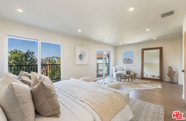 8300 Grand View Drive, Los Angeles, CA 90046