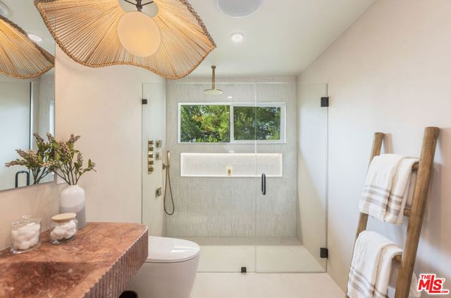 8300 Grand View Drive, Los Angeles, CA 90046