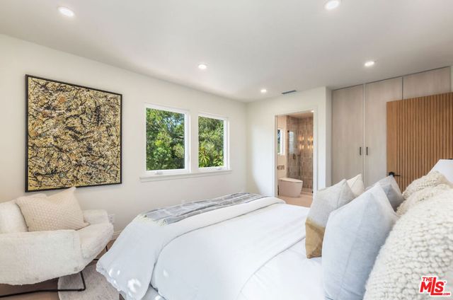 8300 Grand View Drive, Los Angeles, CA 90046