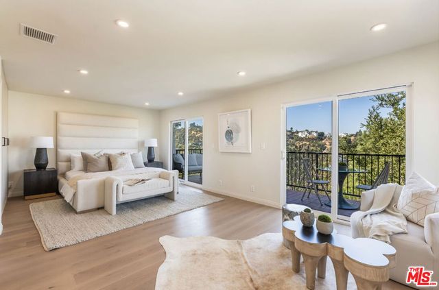8300 Grand View Drive, Los Angeles, CA 90046