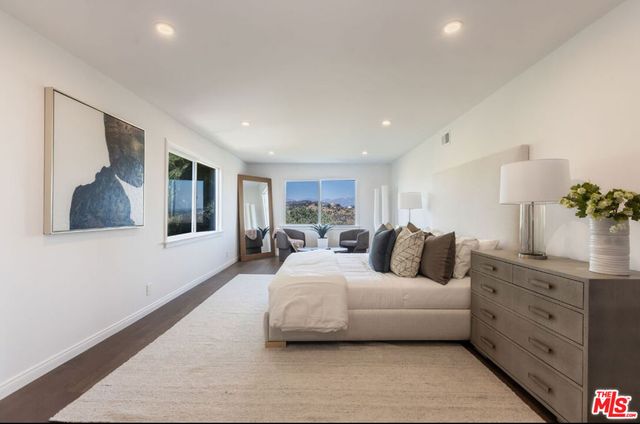 8300 Grand View Drive, Los Angeles, CA 90046