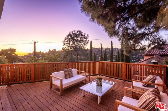 8300 Grand View Drive, Los Angeles, CA 90046