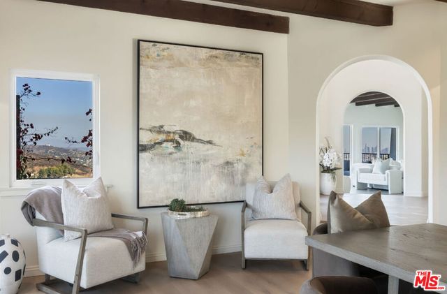 8300 Grand View Drive, Los Angeles, CA 90046