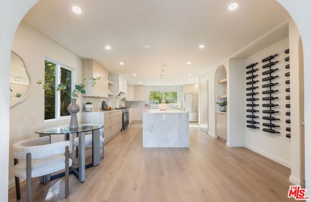 8300 Grand View Drive, Los Angeles, CA 90046