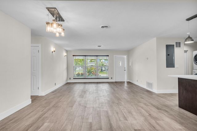 921 SE 15th Court, Deerfield Beach, FL 33441