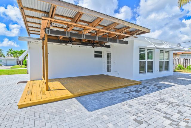 921 SE 15th Court, Deerfield Beach, FL 33441