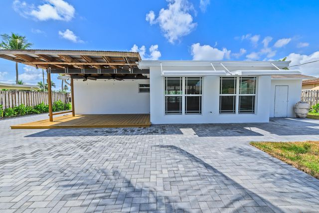 921 SE 15th Court, Deerfield Beach, FL 33441