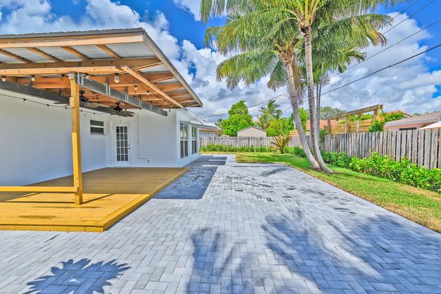921 SE 15th Court, Deerfield Beach, FL 33441
