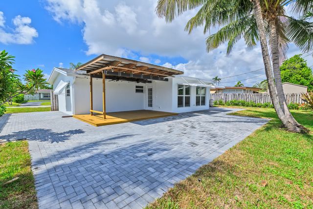 921 SE 15th Court, Deerfield Beach, FL 33441