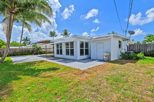 921 SE 15th Court, Deerfield Beach, FL 33441