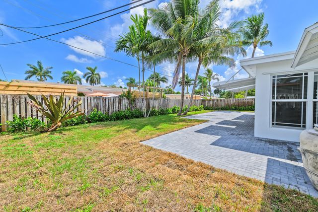 921 SE 15th Court, Deerfield Beach, FL 33441
