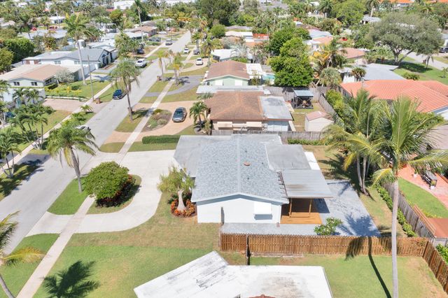 921 SE 15th Court, Deerfield Beach, FL 33441