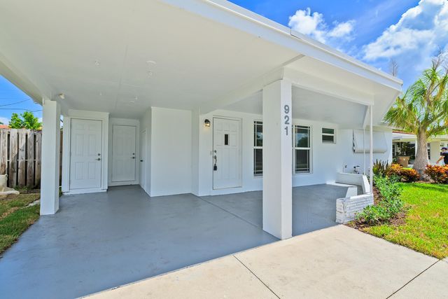 921 SE 15th Court, Deerfield Beach, FL 33441