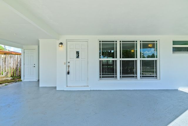 921 SE 15th Court, Deerfield Beach, FL 33441