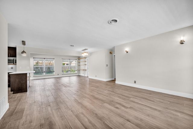 921 SE 15th Court, Deerfield Beach, FL 33441