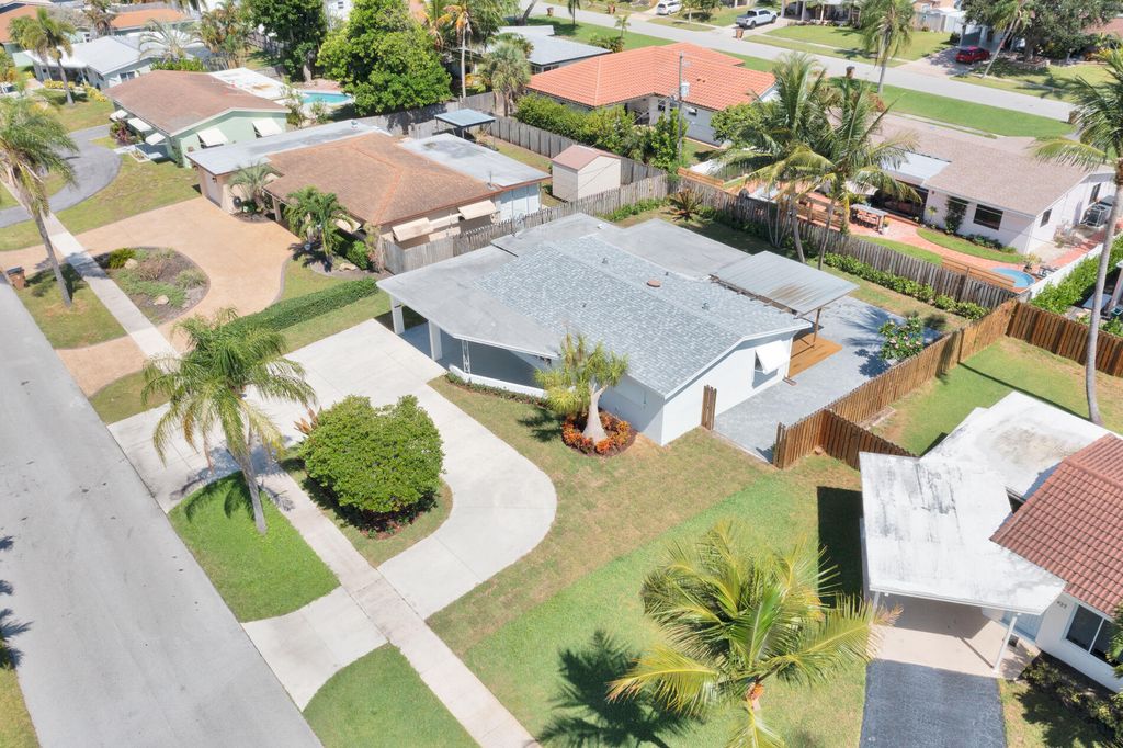 921 SE 15th Court, Deerfield Beach, FL 33441