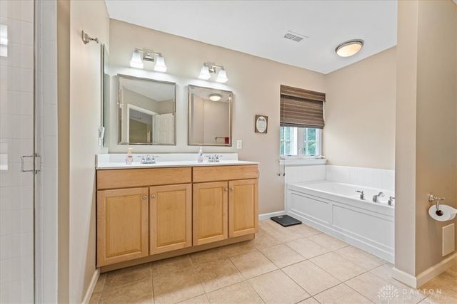 1422 Shawnee Run Drive, Maineville, OH 45039