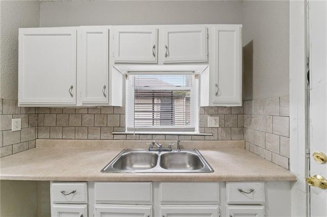 3341 AGNES Avenue, Kansas City, MO 64128