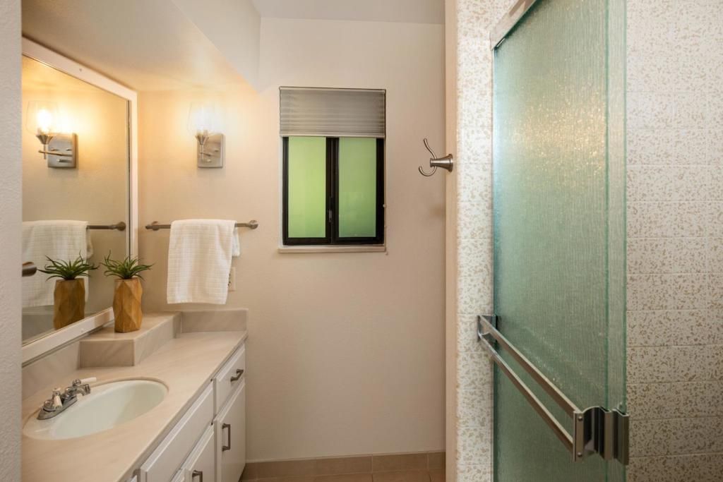 Image 18 of property listing at 22415 Rancho Deep Cliff Drive, Cupertino, CA 95014