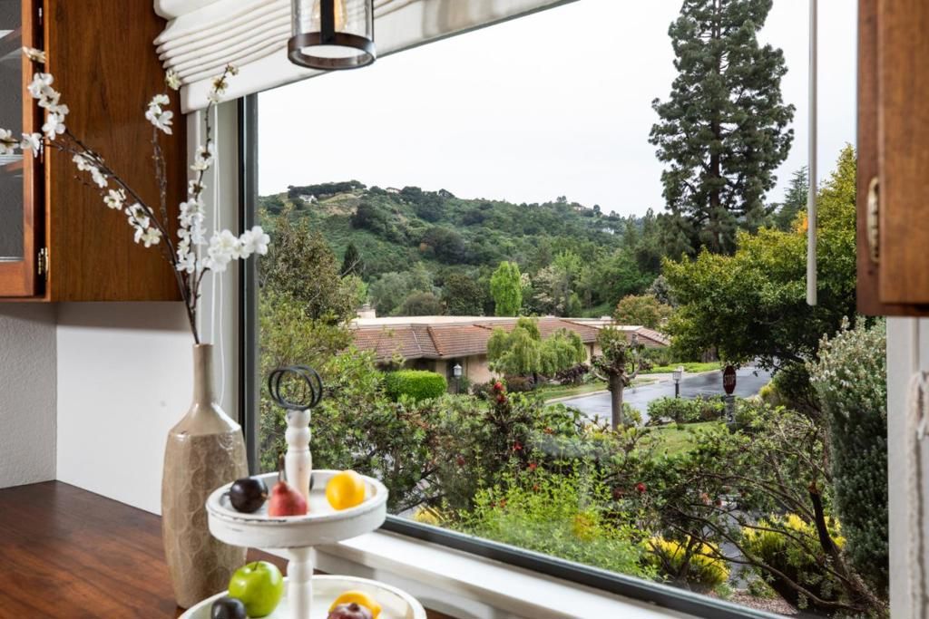 Image 9 of property listing at 22415 Rancho Deep Cliff Drive, Cupertino, CA 95014